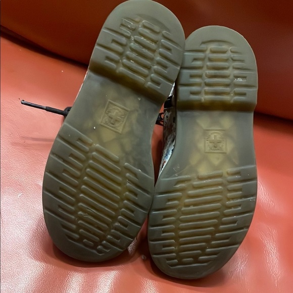 Girls Dr.Martens Delaney boots. - Picture 7 of 7